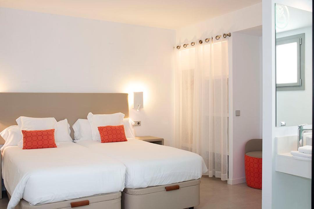 Apartaments B-Llobet Sun & Confort อิบิซาทาวน์ ภายนอก รูปภาพ
