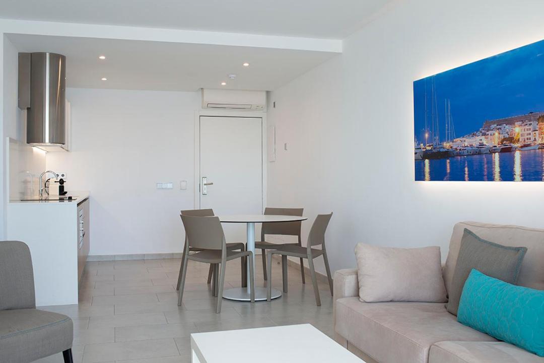 Apartaments B-Llobet Sun & Confort อิบิซาทาวน์ ห้อง รูปภาพ